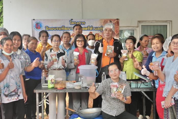 โครงการฝึกอบรมพัฒนาอาชีพสตรีตำบลกู่ทอ...